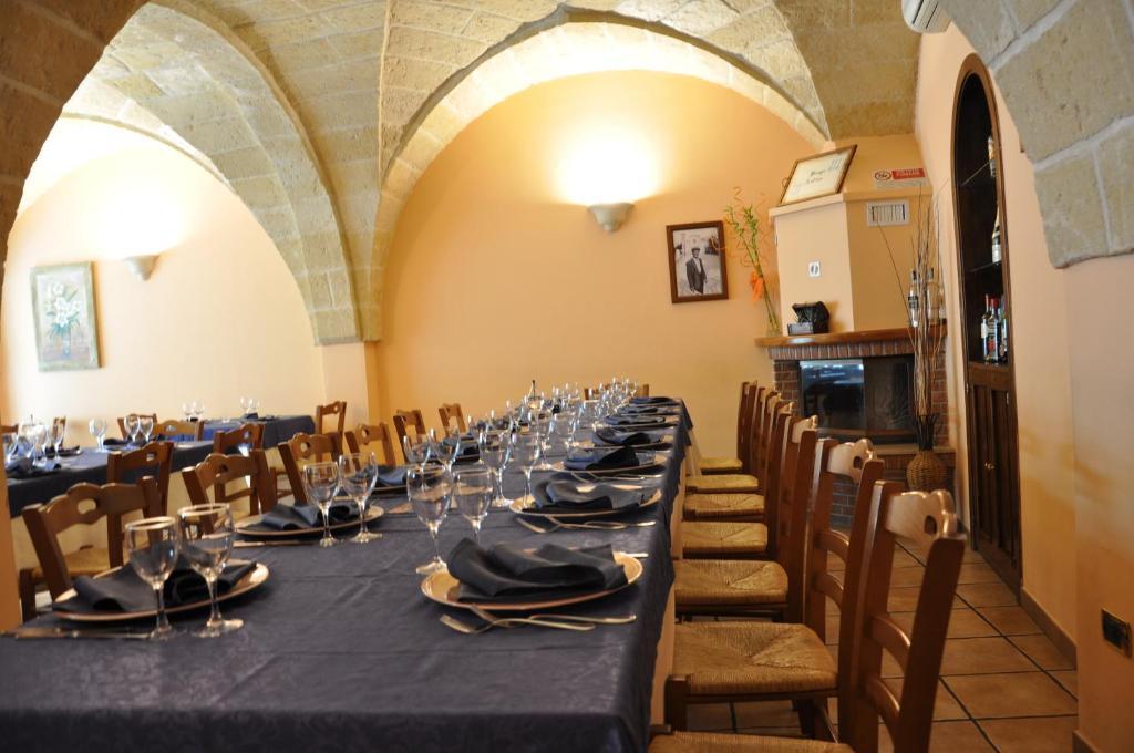 Al Borgo Antico Ristorante E B&B Crispiano Exteriör bild