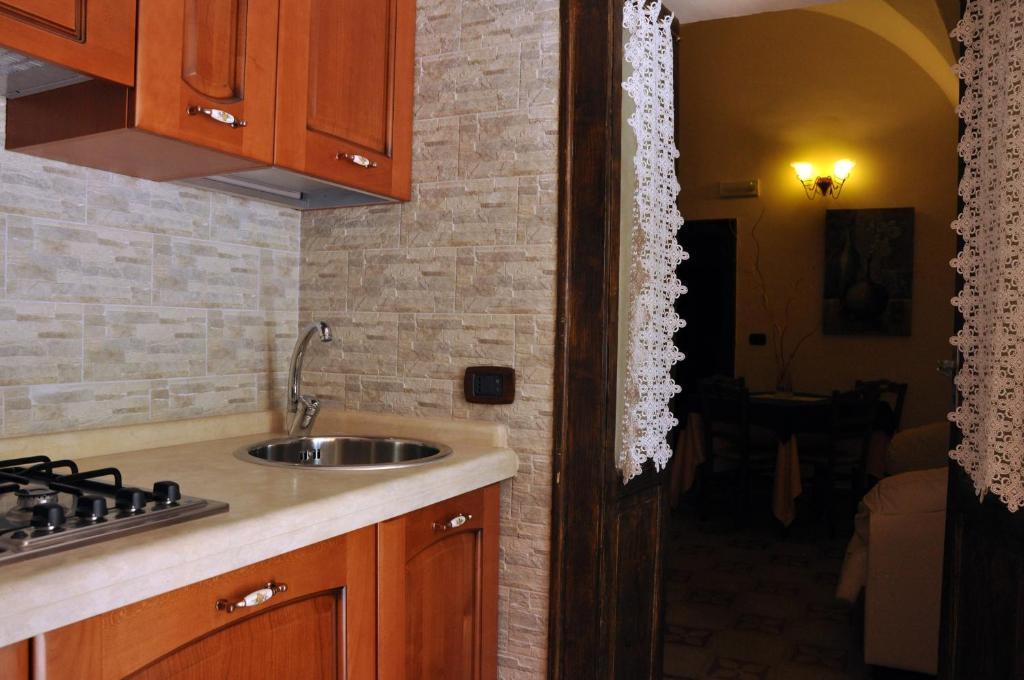 Al Borgo Antico Ristorante E B&B Crispiano Rum bild